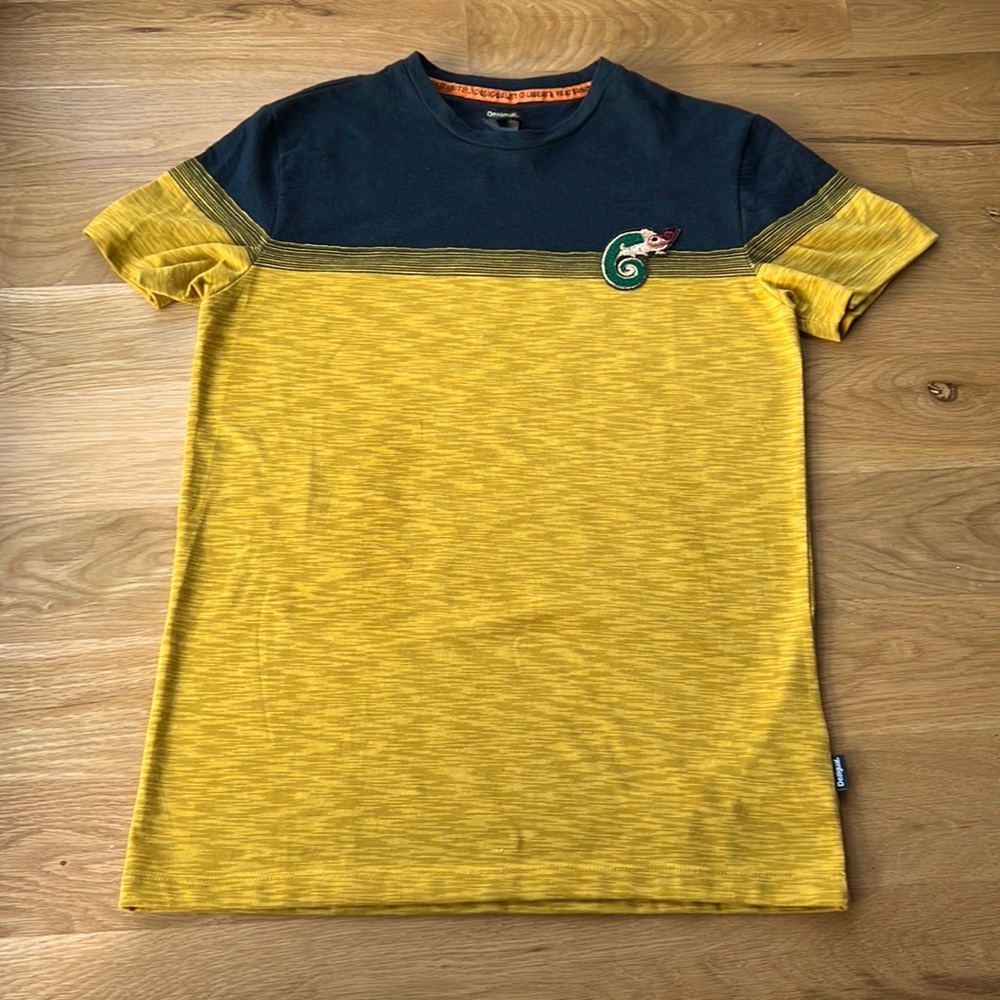 Authentic Desigual Men’s short sleeve t-shirt. Size M. 100% Cotton. Yellow/black